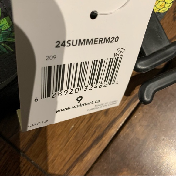 Cute Pineapple Design Flip Flops Women’s Size 9 - Picture 4 of 4